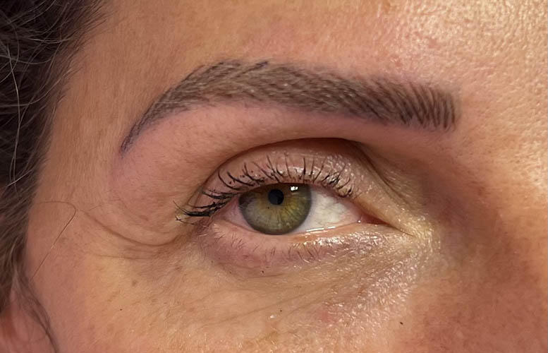 Maquillage permanent — sourcils