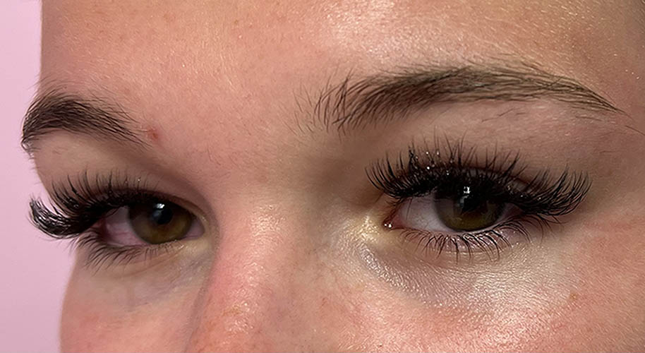 Extension de cils à Saintes